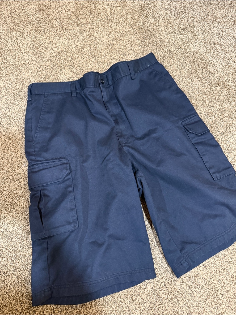 Lands' End Men's Dark Navy Cargo Shorts, Big and Tall size 46 waist, 24 in. Long